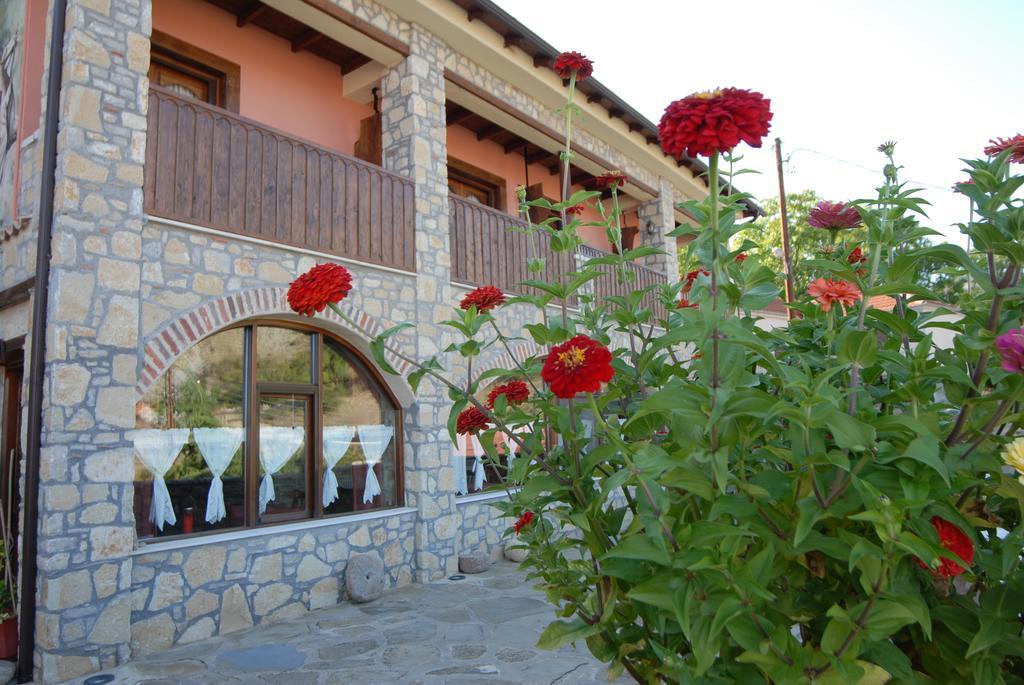 Guesthouse To Spiti Τou Gakou Nestorion Exteriör bild